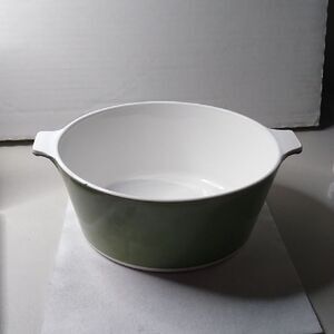 Vintage Corning Ware B-2-1/2-B Green and White 2 1/2 QT Ceramic Baking Dish